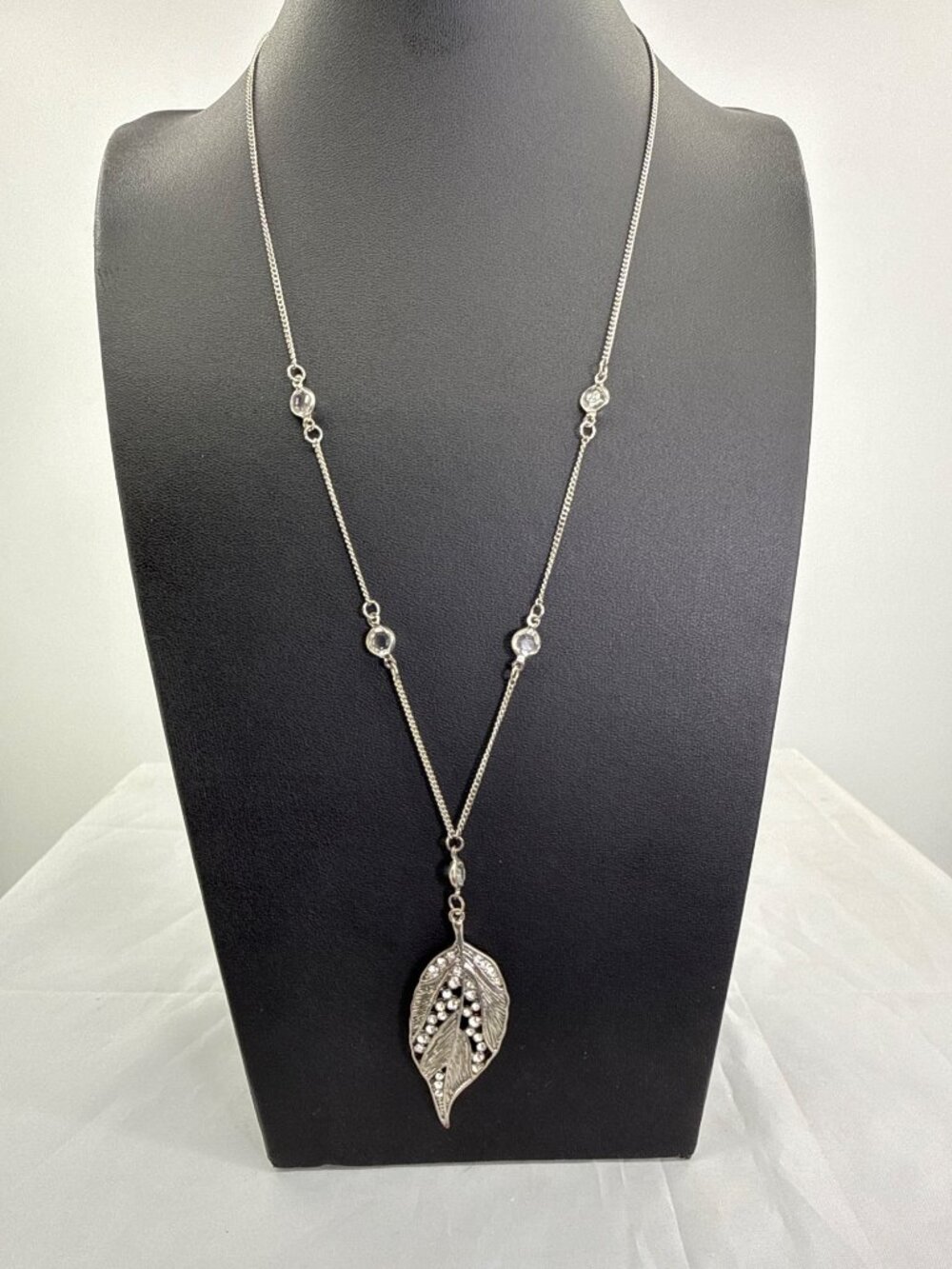 Vtg Silver Rhinestone Leaf Station Necklace Clear Crystal Dangle Fairycore Y2K